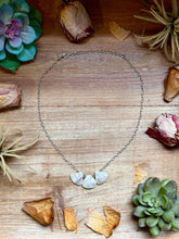 Load image into Gallery viewer, Shell Teardrop Chain Necklace – 16"