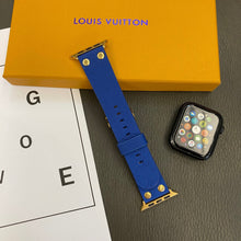 Load image into Gallery viewer, Bracelet de rechange Apple avec décoration en rivets et monogramme en relief WATCH BANDS