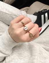 Load image into Gallery viewer, Dainty Vine Ring