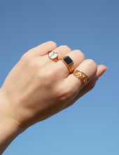 Load image into Gallery viewer, Onyx Signet Ring