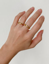 Load image into Gallery viewer, Dove Peace Ring