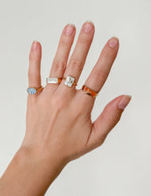 Load image into Gallery viewer, Heaven Rectangular Signet Ring