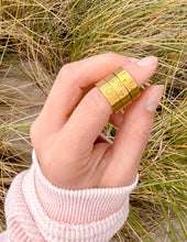 Load image into Gallery viewer, Peace Engraved Ring Set