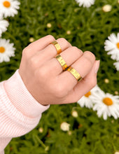 Load image into Gallery viewer, Peace Engraved Ring Set
