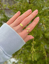 Load image into Gallery viewer, Wavy Heart Ring