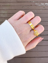 Load image into Gallery viewer, Floral Signet Ring