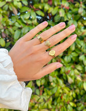 Load image into Gallery viewer, Floral Signet Ring