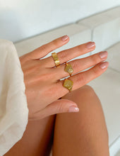 Load image into Gallery viewer, Floral Signet Ring