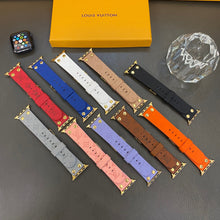 Load image into Gallery viewer, Bracelet de rechange Apple avec décoration en rivets et monogramme en relief WATCH BANDS