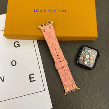 Load image into Gallery viewer, Bracelet de rechange Apple avec décoration en rivets et monogramme en relief WATCH BANDS