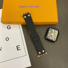 Load image into Gallery viewer, Bracelet de rechange Apple avec décoration en rivets et monogramme en relief WATCH BANDS