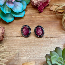 Load image into Gallery viewer, MJ Purple Spiny Oyster Oval Stud Earrings