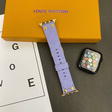 Load image into Gallery viewer, Bracelet de rechange Apple avec décoration en rivets et monogramme en relief WATCH BANDS