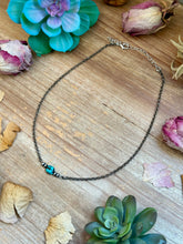 Load image into Gallery viewer, Dark Turquoise Center &amp; Sterling Saucer Pearl Necklace 16”