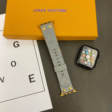 Load image into Gallery viewer, Bracelet de rechange Apple avec décoration en rivets et monogramme en relief WATCH BANDS