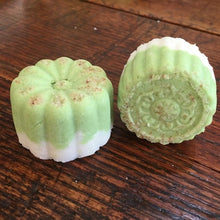 Load image into Gallery viewer, Bubble Bath Truffle - Mini Bubble Bath Bomb with Cocoa &amp; Mango Butter - 1 Truffle