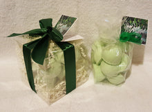 Load image into Gallery viewer, Eucalyptus &amp; Spearmint 14-pack Bath Bomb Gift Set