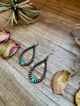 Load image into Gallery viewer, Smaller Sterling saucer Silver Pearls earrings teardrop - With Turquoise