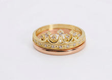 Load image into Gallery viewer, Gold Queen Crown Ring with Elegant Rose Band
