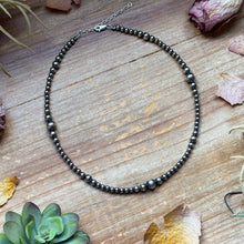 Load image into Gallery viewer, Graduated Sterling Silver pearls choker necklace