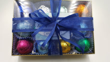 Load image into Gallery viewer, Gift Set with 12 foil wrapped 2.5 oz bath bombs, great for dry skin, Manly Scents