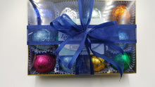 Load image into Gallery viewer, Gift Set with 12 foil wrapped 2.5 oz bath bombs, great for dry skin, Manly Scents