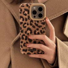 Load image into Gallery viewer, European and American leopard print plush rope for iphone16 iPhone case 15promax suede 14 retro 17 soft