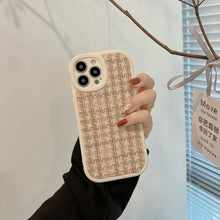 Load image into Gallery viewer, Retro 17promax Apple 16 mobile phone case iphone14 plaid 13pro set 8 suitable for 11 generation hair 12 flannel