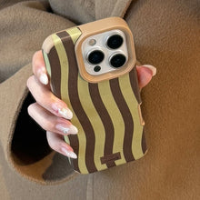 Load image into Gallery viewer, Leather personalized stripes for iphone17 Apple 15promax mobile phone case 14 premium retro 13 generation 16