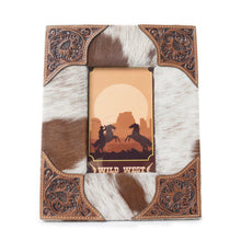 Load image into Gallery viewer, Tumbleweed Trail Photo Frame In Brown &amp; White