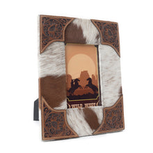 Load image into Gallery viewer, Tumbleweed Trail Photo Frame In Brown &amp; White