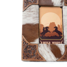 Load image into Gallery viewer, Tumbleweed Trail Photo Frame In Brown &amp; White