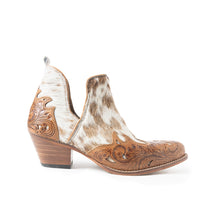 Load image into Gallery viewer, Rosa Canyon Booties In Brown &amp; White
