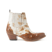 Load image into Gallery viewer, Twin Forks Booties In Brown &amp; White