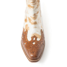 Load image into Gallery viewer, Twin Forks Booties In Brown &amp; White