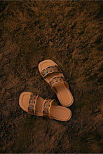 Load image into Gallery viewer, Santa Fe Daisy Slides In Black &amp; Brown