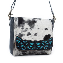 Load image into Gallery viewer, Myra Sagebrush Vale Hairon Leather Concealed Carry Bag in Onyx Frost