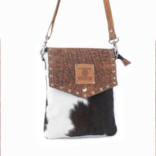 Load image into Gallery viewer, Myra Rustler Bend Canvas &amp; Hairon Bag in Brindle Chestnut