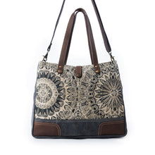 Load image into Gallery viewer, Myra Willow Mesa Messenger in Radial Sand