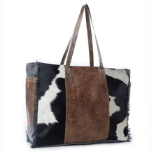 Load image into Gallery viewer, Myra Canyon Ridge Weekender Bag in Rustic Tan