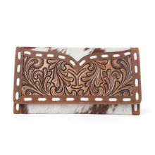 Load image into Gallery viewer, Myra Yellowstone Sienna Stockyard Hairon Leather Women’s Purse in Cream Cocoa