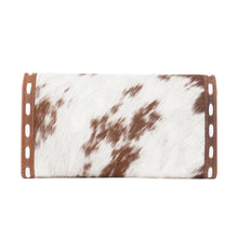 Load image into Gallery viewer, Myra Yellowstone Sienna Stockyard Hairon Leather Women’s Purse in Cream Cocoa