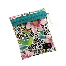 Load image into Gallery viewer, Multi-Use Clear Front Pouch