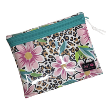 Load image into Gallery viewer, Multi-Use Clear Front Pouch
