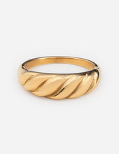 Load image into Gallery viewer, Croissant Ring