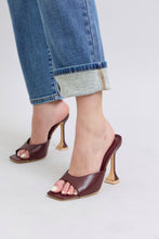 Load image into Gallery viewer, Judy Blue Full Size Run Vintage Wash Thermal Straight Jeans