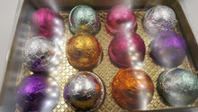 Load image into Gallery viewer, Gift Set for Mom with 12 foil wrapped 2.5 oz bath bombs, great for dry skin, Favorite scents for women