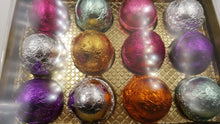 Load image into Gallery viewer, Gift Set for Mom with 12 foil wrapped 2.5 oz bath bombs, great for dry skin, Favorite scents for women