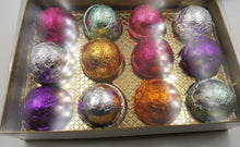 Load image into Gallery viewer, Gift Set for Mom with 12 foil wrapped 2.5 oz bath bombs, great for dry skin, Favorite scents for women