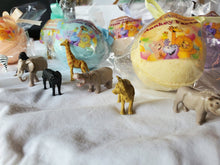Load image into Gallery viewer, GIFT SET with 6 SAFARI Animals Bath Bombs with "Surprise" Jungle Animals inside